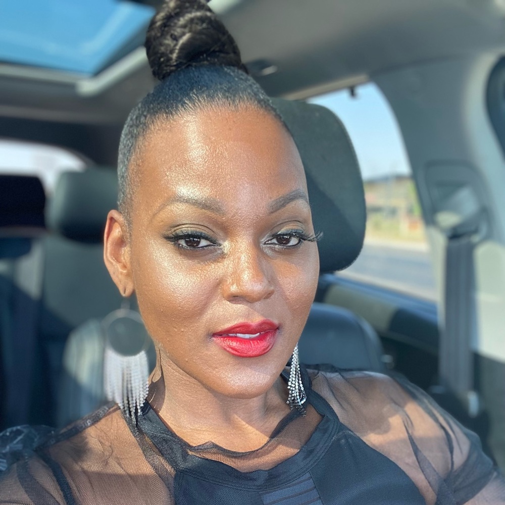 Meet your Posher, Denisha